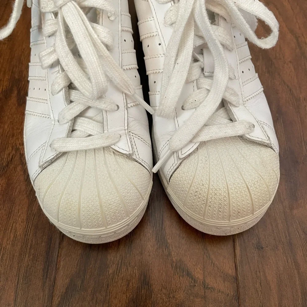 Adidas Men’s Superstar Shell Toes Size 6